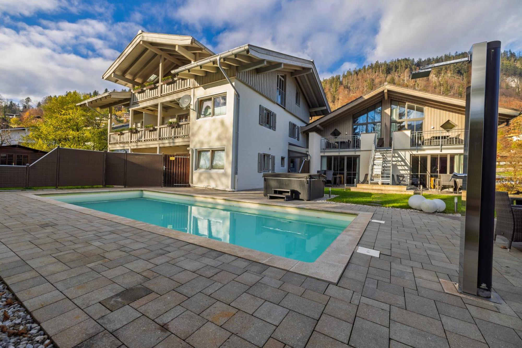 Alpengluehn Aparthotel 5*